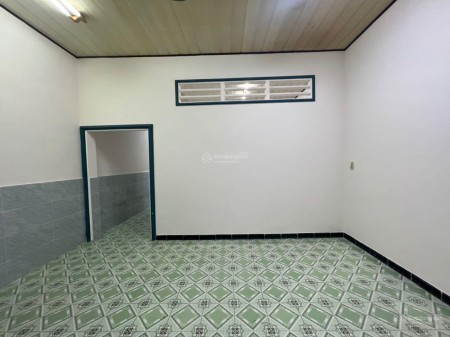 Nhà mặt tiền đường số 5 khu Hiệp Thành, dt 125m2, 2pn, giá 7tr/th, 125m2, 2 phòng ngủ, 1 toilet