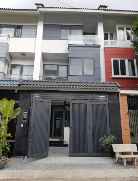 Cho thuê nhà đẹp mới xây đầy đủ tiện nghi, 5 phòng ngủ, giá tốt