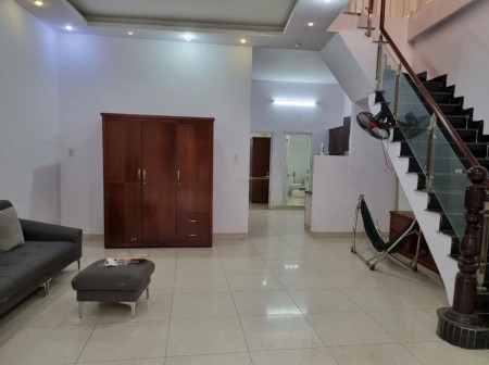 Cho thuê nhà hẻm xe hơi có nội thất đường Phú Thuận