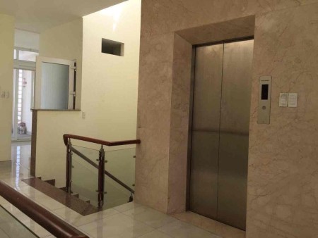 Nhà mặt tiền Đường D4, 5x20m hầm, trệt, 3 lầu KDC Him Lam, Quận 7 cho thuê 65tr/th