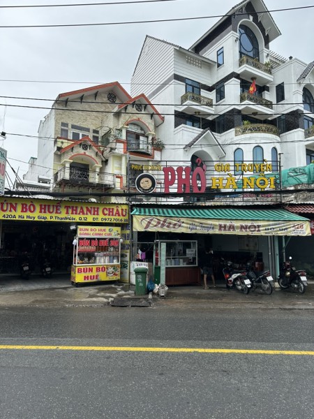 Cho thuê nguyên căn mặt tiền đường HÀ HUY GIÁP diện tích 10x20m giá cực rẻ