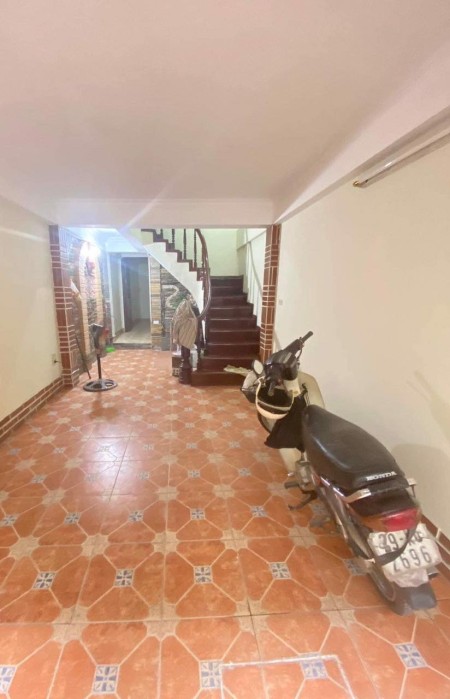 Cho thuê nhà Hoàng Quốc Việt CG 50mx5T giá 15 tr oto đỗ VP KD 0969040000 xem ngay