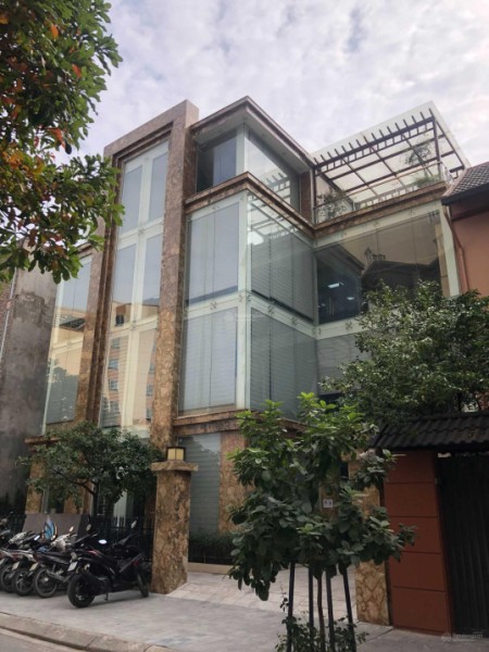 Căn biệt thự Nguyễn Thị Định lô góc 180m2, 5pn, giá 50 triệu/tháng