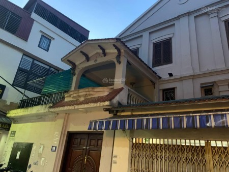 Phố Lò Đúc có nhà riêng 100m2, 3t, 8pn, kiểu biệt thự pháp cổ giá thuê 30 triệu/tháng, 100m2, 8 phòng ngủ, 3 toilet