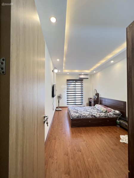 Căn biệt thự siêu đẹp phố Nguyễn Đình Thi 85m x 5 tầng, chính chủ cho thuê giá 35 triệu