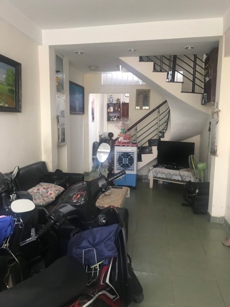 Nhà nguyên căn nằm bên cạnh mặt tiền Phan Văn Trị cần cho thuê