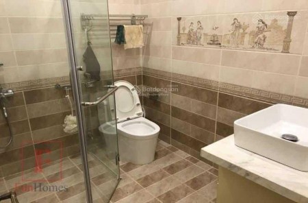 Nhà biệt thự liền kề 90m2, 4pn, full nt, có thang máy, thuộc khu Tulip Vinhomes giá 35tr/th