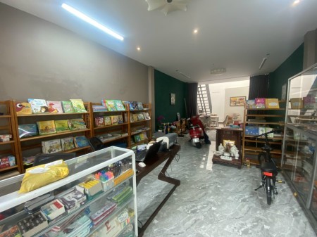 Có nhà nguyên căn cần cho thuê thuê gấp, có 1 trệt 1 lầu giá cho thuê 23 triệu/tháng