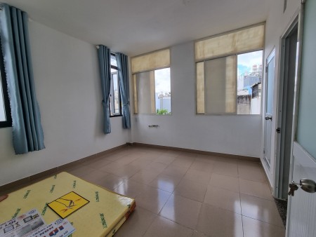 Cho thuê nhà nguyên căn kết cấu 3 tầng, 3 phòng ngủ tại đường Huỳnh Tịnh Của, Quận 3, Giá thuê 16 tr, 50m2, 3 phòng ngủ, 3 toilet