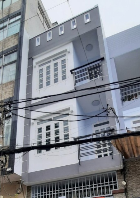 Nhà 1 trệt 2 lầu, sân sau 5m cho thuê 20 triệu/tháng nằm HXH Bàu Cát