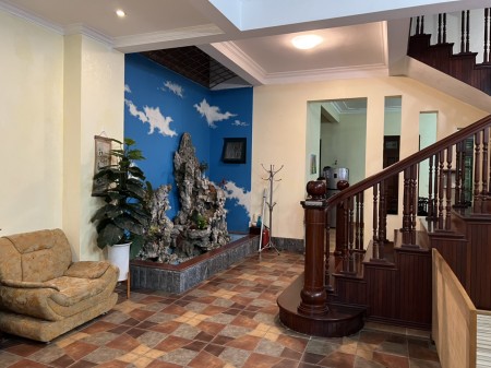 Cho thuê biệt thự tại phố Đào Tấn diện tích 90m2, 3 tầng, 200m cả sân
