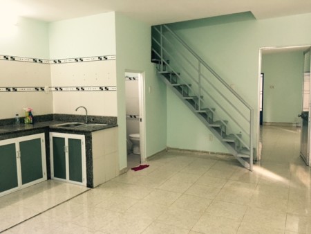 Cho thuê nguyên căn 200m2 tiện làm kho, công ty, ở khu an ninh