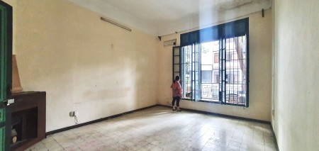 Cho thuê căn hộ hướng mặt đường 67 Tràng Thi lh 0364288896, 25m2, 1 phòng ngủ, 1 toilet