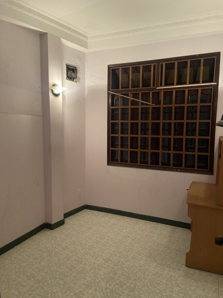 Biệt thự nằm trong hẻm xe hơi có diện tích 100m2 bao gồm 6 phòng ngủ chỉ 28 triệu/tháng