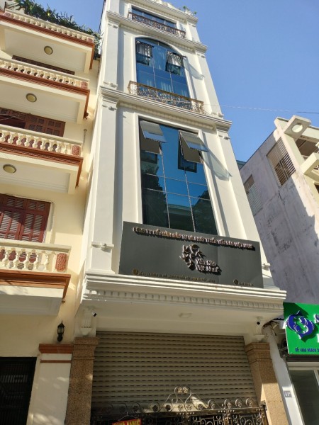 Nhà ngõ Hoàng Quốc Việt dtsd 90m2 5 tầng, thang máy giá 35 triệu/tháng