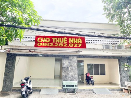 Nhà mặt tiền gần chợ Tân Mỹ 5x20m, 2pn, có sân vườn giá 15 tr/th