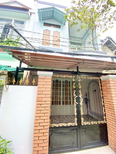 Cho thuê nhà đường 49, Quận 7 cách lottee Mart 500m giá 12 triệu, lh 0912282827