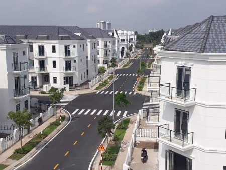 CHO THUÊ NHÀ 4 TẦNG 5PN 5WC FULL NỘI THẤT CAO CẤP KHU AN NINH SIMCITY TẠI LÒ LU - TRƯỜNG THẠNH Q.9