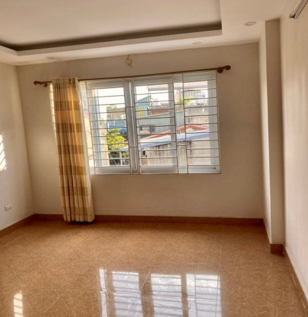 Cho thuê nguyên căn Mặt Tiền đường Âu Cơ P14 Quận Tân Bình HCM. Giá cho thuê 29 Triệu/Tháng