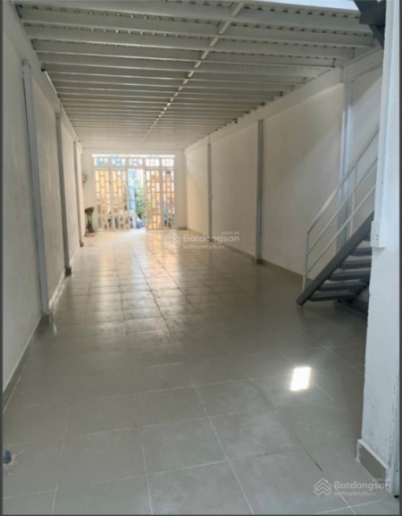 Hẽm xe hơi Đường Hòa Bình, 1 trệt 1 lầu gần Công viên văn hóa Đầm Sen, 68m2, 1 phòng ngủ, 1 toilet