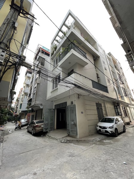 Cho thuê nhà nguyên căn nằm ở lô góc 67m2 đường rộng ô tô có thể chạy vào nhà. Giá thuê 20 triệu