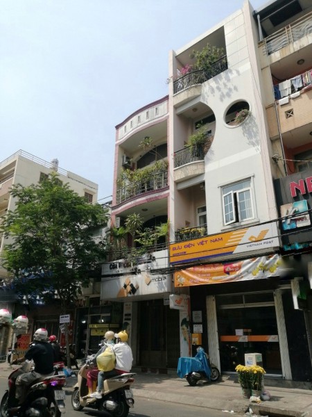 Cho thuê nhà nguyên căn trên đường Phạm Hùng, diện tích sử dụng 267m2, giá 25 triệu/tháng