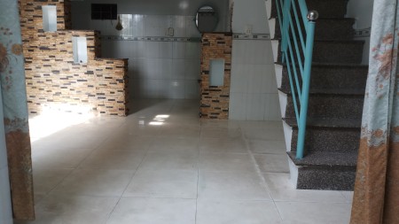 Cho thuê nhà chính chủ rộng 60m2, ngay công viên Quang Trung, giá 5.5 triệu/tháng