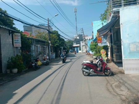 Nhà 2 lầu mới sửa, nằm MT đường số 6 cần cho thuê chỉ 10 triệu/tháng, 60m2, 2 phòng ngủ, 2 toilet