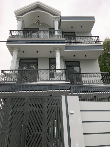 Căn biệt thự mới cho thuê 150m2, 4pn, hxh đường Võ Văn Hát giá 15 tr/th