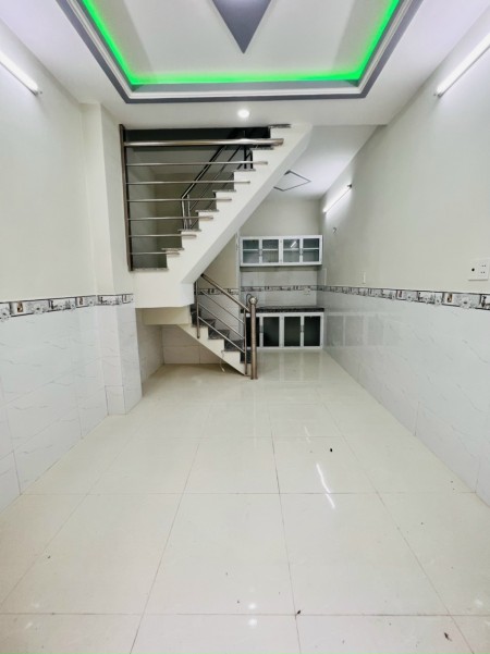 Nhà cho thuê lô nhì 2 lầu 21m2, 2pn, giá thuê 4 tr/th