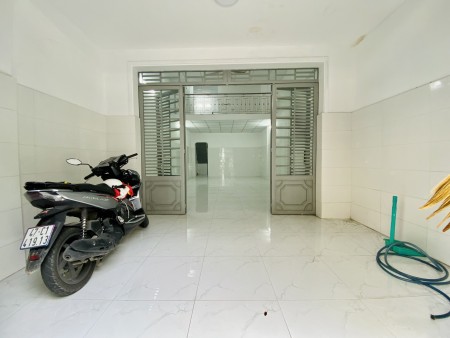 Cho thuê nhà HXT 5mm Nguyễn Hữu Tiến 5x14m, vào ở được liền