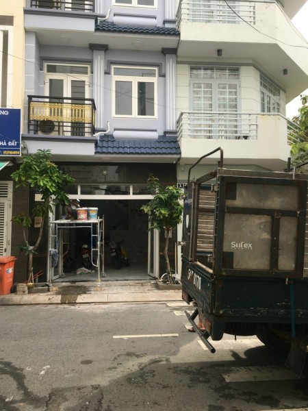 Nhà MT 3 lầu đường số Lý Phục Man cho thuê, DT 4x12m giá 25tr/th