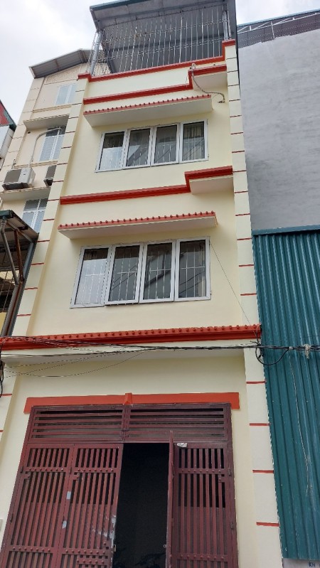 Cho thuê nhà chính chủ nguyên căn đường Nguyễn Văn Cừ, Quận Long Biên