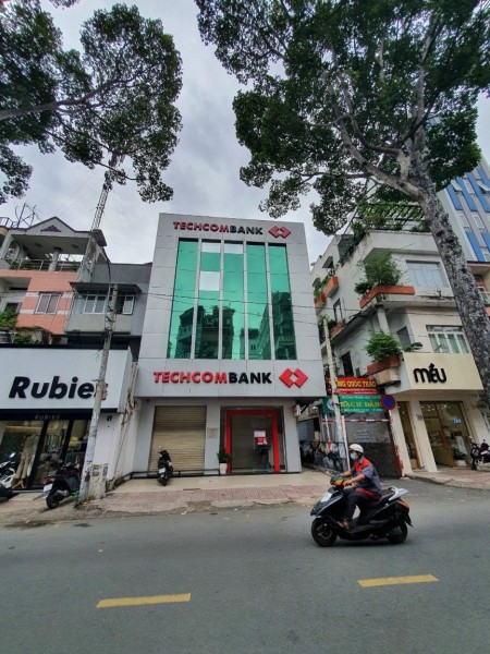 Chính chủ cho thuê nhà căn góc 2MT 51 Trần Quang Diệu, P14, Quận 3 diện tích 8.2x16.5m