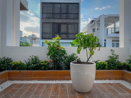 Cho thuê nhà đường Lê Văn Sỹ dt 4.5x20m, 1 trệt, 4 lầu, 7pn full nội thất nhận nhà ngay