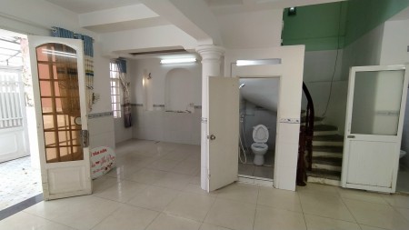 Cho thuê nhà hẻm ba gác tại Nguyễn Xí, P13, Bình Thạnh, giá 15tr