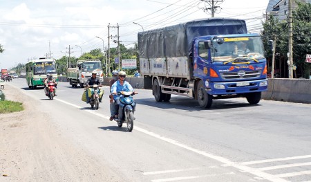 nhà nguyên căn mặt tiền đuong 830 gần kcnthịnh phát, 85m2, ,