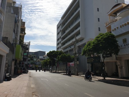 Chính chủ cho thuê nhà NC mặt tiền Hồ Văn Huê ngang lớn 6.5m dtsd 80m2 25tr/th LH 0902798533