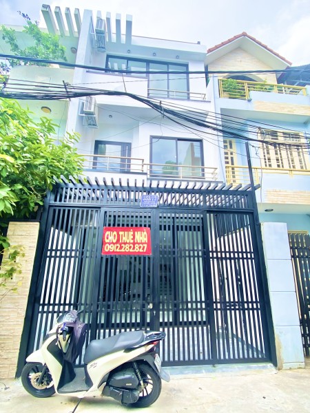 Cho thuê nhà ngay lottee Mart Quận 7, 3 lầu giá rẻ 17 triệu/tháng, 240m2, 2 phòng ngủ, 3 toilet