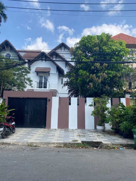 Biệt thự 10x20m cho thuê 60tr/th trên đường Nguyễn Văn Hưởng, quận 2