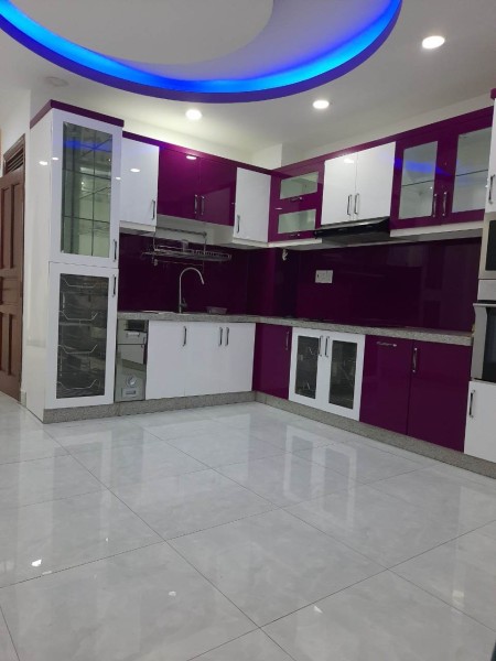 Cho thuê nhà nguyên căn Ung Văn Khiêm, 5 tầng, 4x16m, 6PN, 40 triệu/ tháng. LH 0386372900