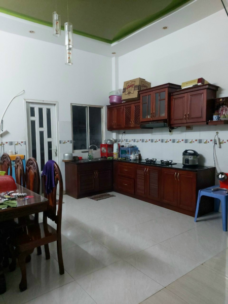 Cho thuê nhà nguyên căn 1 trệt, 1 lầu 3pn, ngay chợ đầu mới nông sản HM, dt 90m2, 8 triệu/tháng