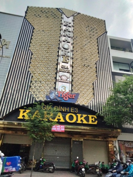 Cho thuê nhà mặt tiền Sư Vạn Hạnh Q10 kế Vạn Hạnh Mall 15x20m, 5 tầng chỉ 80tr