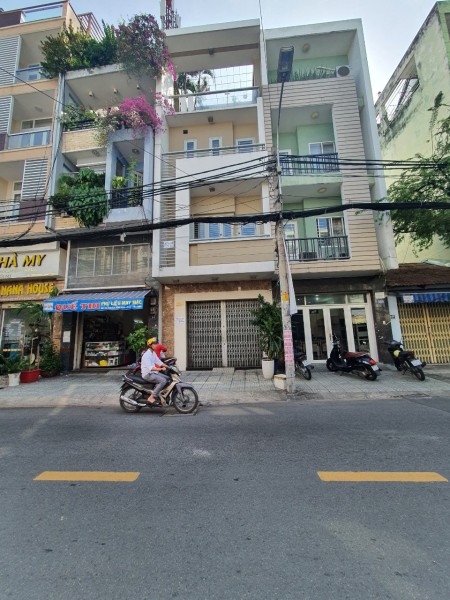 Cho thuê nhà Mt đường Nguyễn Hồng Đào,p14,Tân BÌnh.DT 4x17, 3 lầu, 4pn, 3wc giá rẻ chỉ 30TR, 280m2, 4 phòng ngủ, 3 toilet
