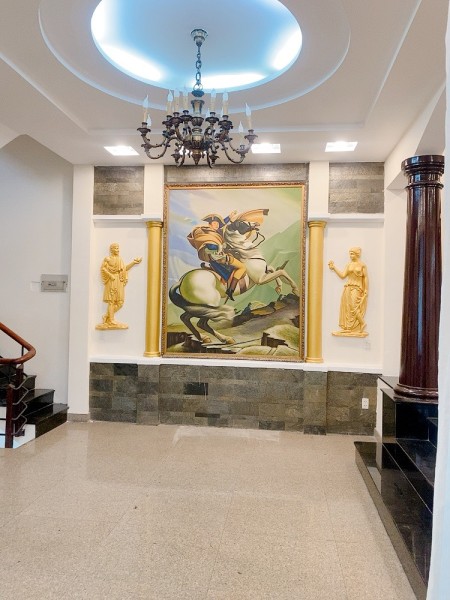 Gía siêu hời chỉ 75 triệu ! Cho thuê gấp MT Trần Quang Khải, Quận 1. 8x25m mới đẹp