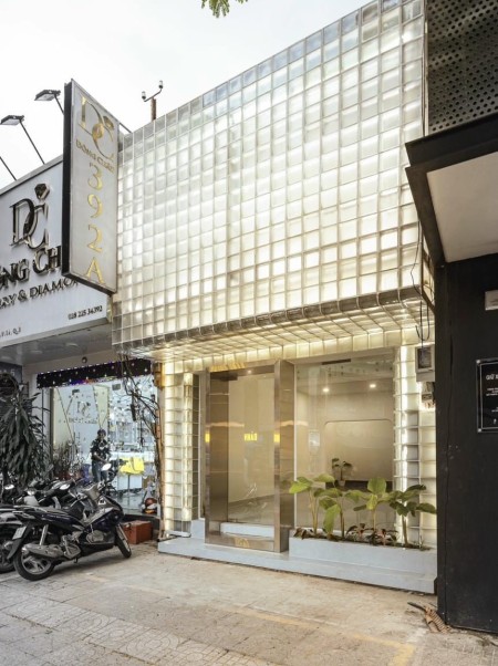 Cho thuê nhà MT thời trang thương hiệu ngay Lê Văn Sỹ, Quận 3, 4.2x16