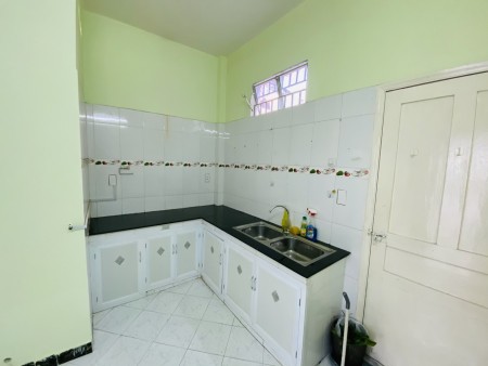 Cho thuê nhà Phan Đăng Lưu, Phú Nhuận, 2 tầng mới giá 13 triệu