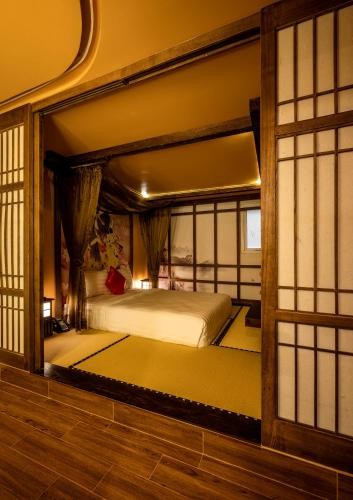 Cho thuê khách sạn 11P mặt tiền phường Bến Thành, Quận 1, 5 tầng có tháng máy