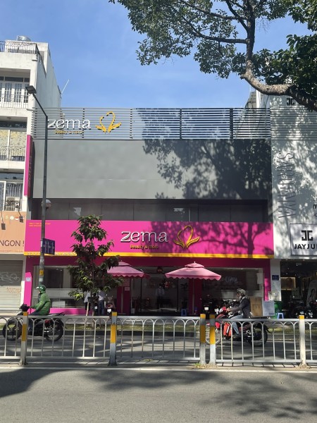 Spa trả nhà MT 186 Trần Hưng Đạo, Q1 dtsd 18x20m 2 tầng giá có 220 triệu