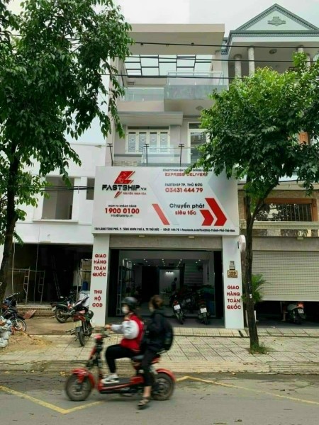 Cho thuê nhà 3 lầu MT đường Làng Tăng Phú, Q.9. Giá 22tr/ tháng